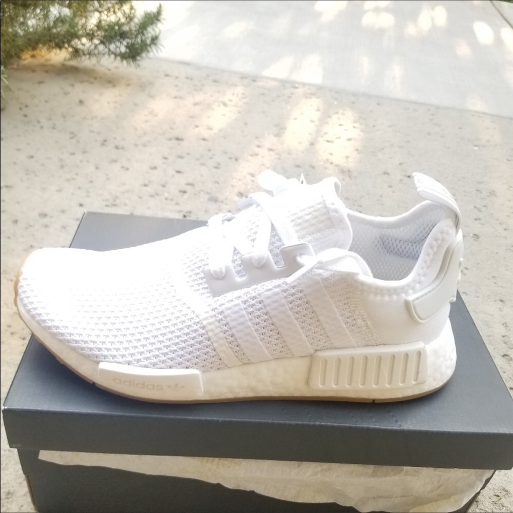 NEED GONE !! White boost adidas